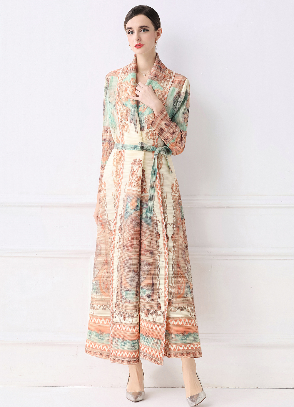 Factory direct sales of Miyake pleated early autumn pleated loose plus size printed outerwear Factory direct sales of Miyake pleated early autumn pleated loose plus size printed outerwear