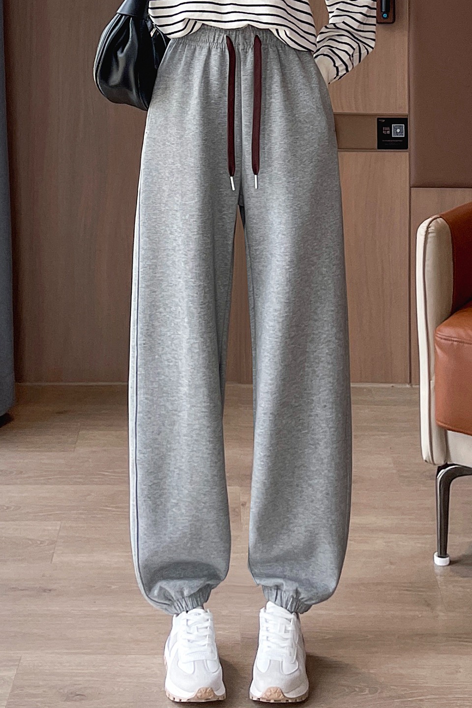 Casual sports pants for women, autumn and winter new style, simple high waisted, loose fit, slimming, versatile, plus size, foot binding, Haren sweatpants Casual sports pants for women, autumn and winter new style, simple high waisted, loose fit, slimming, versatile, plus size, foot binding, Haren sweatpants