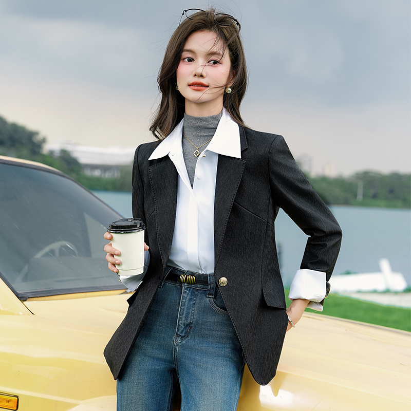 2025 simple and versatile suit jacket for women's autumn wear, new design sense, niche temperament, commuting professional long sleeved suit
