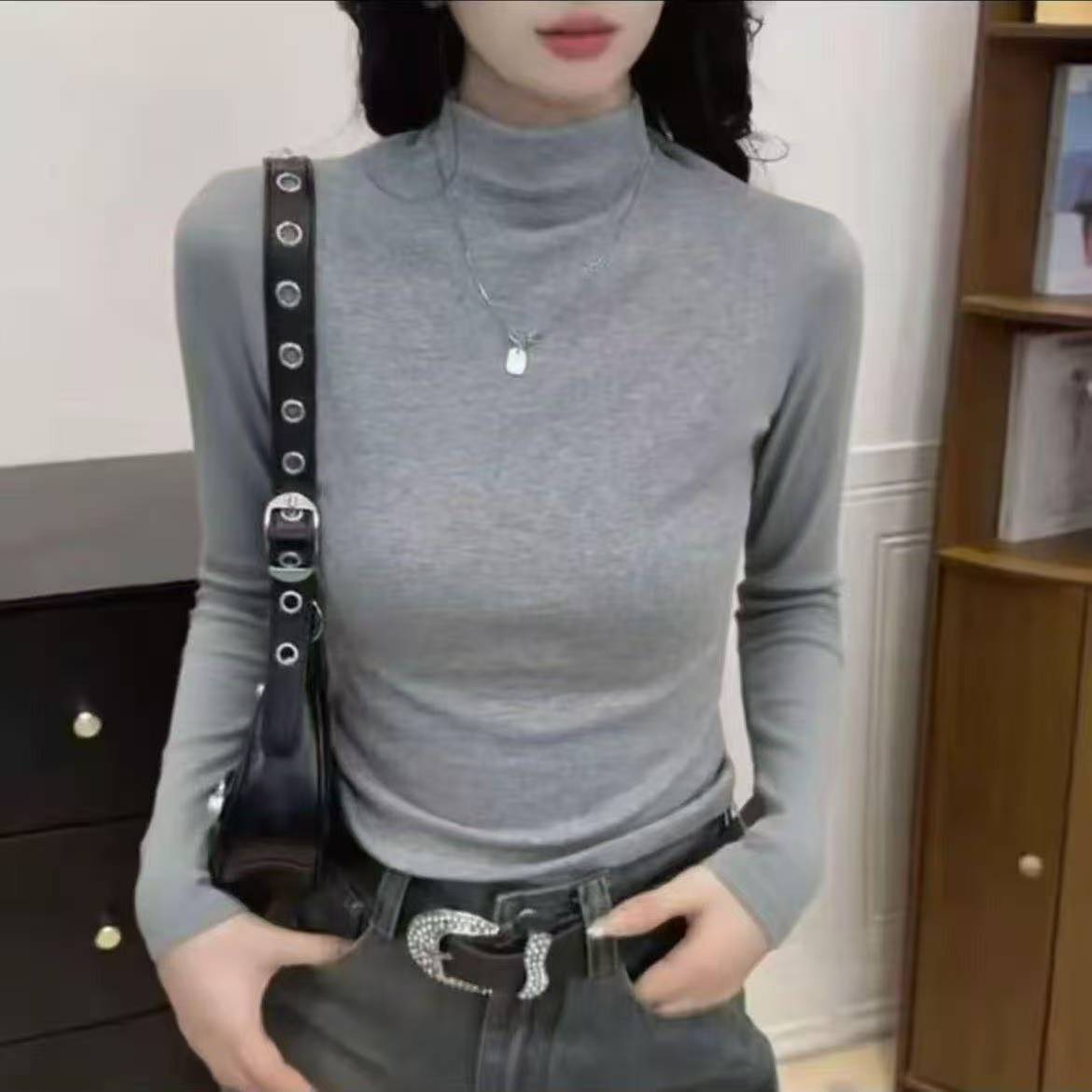 Simple and versatile half high neck base shirt for women's autumn and winter new style, small and stylish design, inner long sleeved T-shirt Simple and versatile half high neck base shirt for women's autumn and winter new style, small and stylish design, inner long sleeved T-shirt