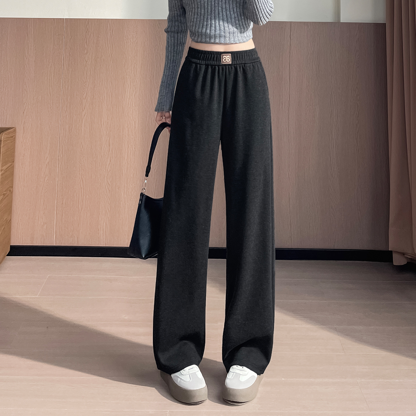 Black narrow leg wide leg pants for women in autumn, with a petite temperament and a high waisted, drooping feeling. Loose and slimming casual pants Black narrow leg wide leg pants for women in autumn, with a petite temperament and a high waisted, drooping feeling. Loose and slimming casual pants