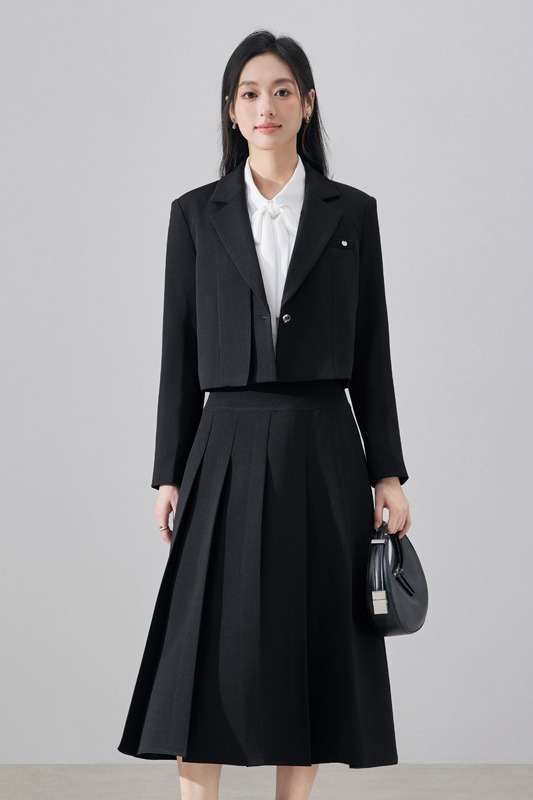 Short suit half skirt two-piece set professional women's clothing 2025 autumn new design sense temperament commuting small suit Short suit half skirt two-piece set professional women's clothing 2025 autumn new design sense temperament commuting small suit