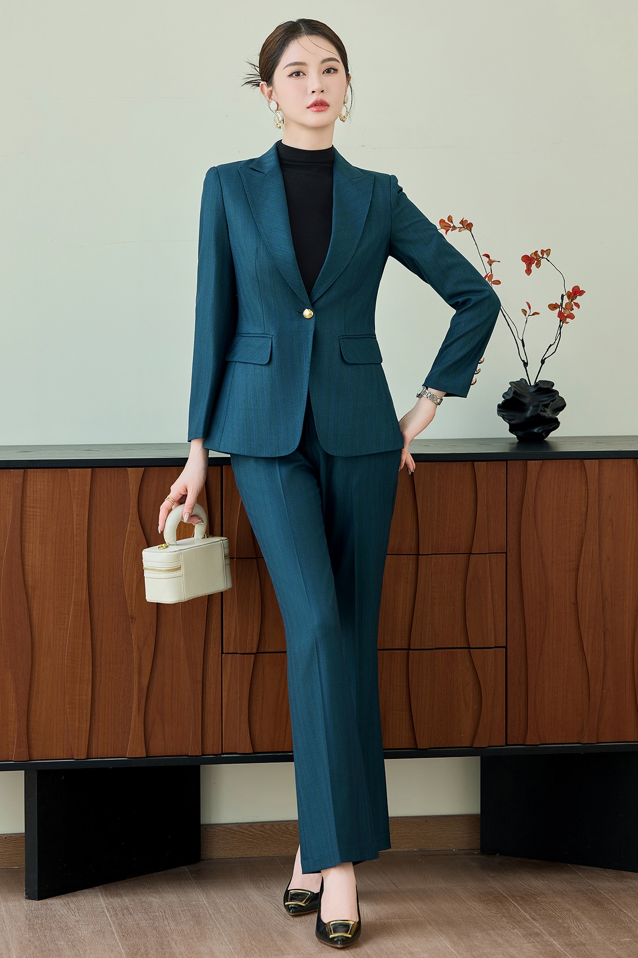 Temperament striped suit for women in autumn and winter, slim fit and slimming, one button commuting formal suit, professional work suit Temperament striped suit for women in autumn and winter, slim fit and slimming, one button commuting formal suit, professional work suit