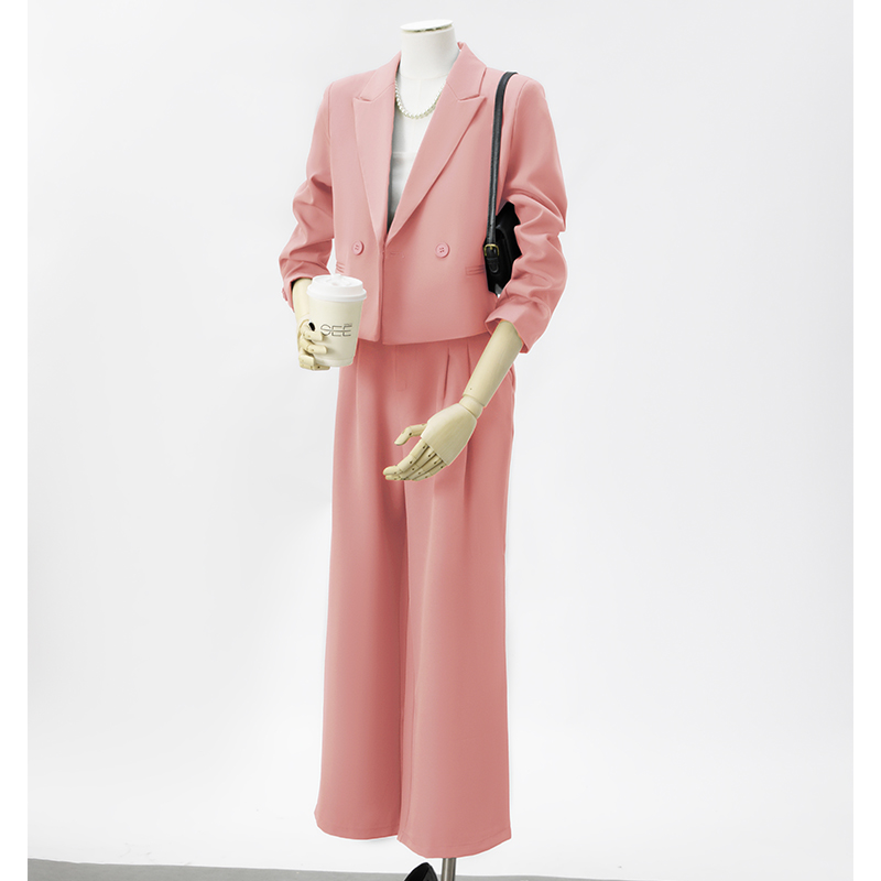 Design sense niche temperament short suit set for women 2025 early autumn new fashionable simple commuting professional suit Design sense niche temperament short suit set for women 2025 early autumn new fashionable simple commuting professional suit