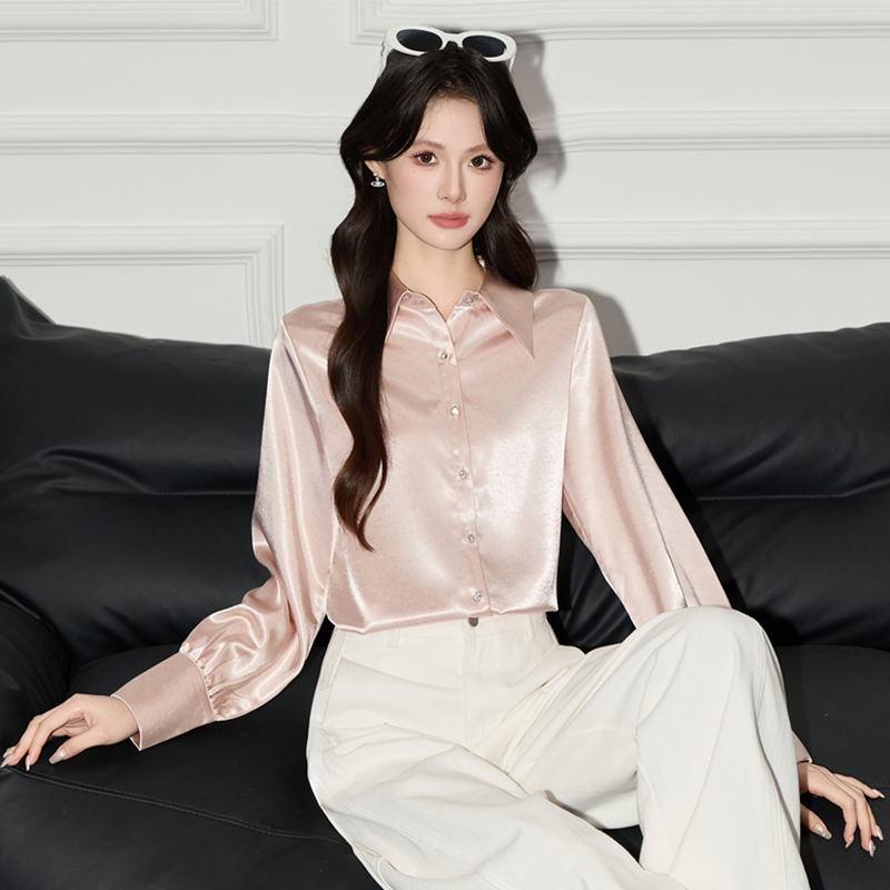 Simple and versatile pink shirt, women's 2025 autumn outfit, new design, niche temperament, casual long sleeved shirt