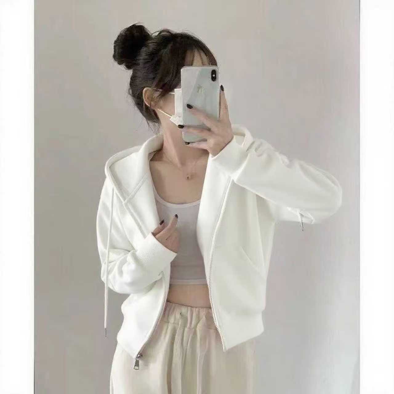 Short zipper hooded sweatshirt for women in early autumn 2025, new small and fashionable style, simple temperament, casual versatile jacket Short zipper hooded sweatshirt for women in early autumn 2025, new small and fashionable style, simple temperament, casual versatile jacket