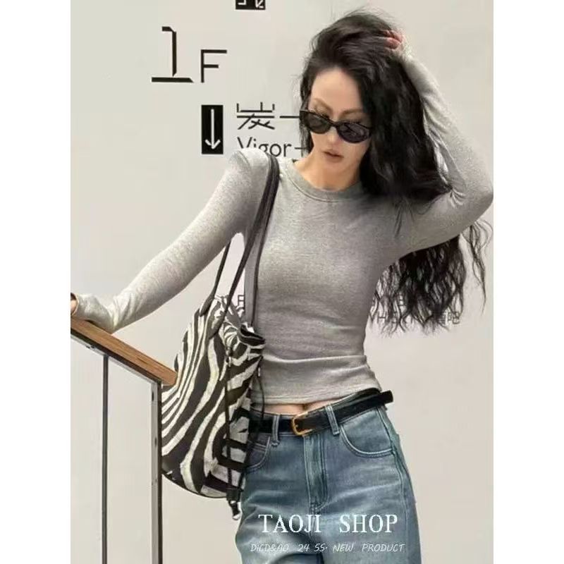 Short and petite long sleeved T-shirt for women in early autumn 2025, slim fit and slimming temperament, casual versatile round neck base shirt Short and petite long sleeved T-shirt for women in early autumn 2025, slim fit and slimming temperament, casual versatile round neck base shirt