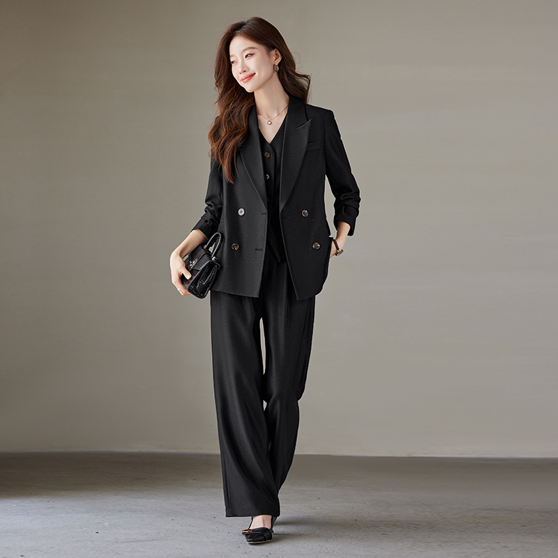 Goddess style temperament, apricot colored suit jacket, women's autumn and winter commuting professional work suit, vest pants three piece set Goddess style temperament, apricot colored suit jacket, women's autumn and winter commuting professional work suit, vest pants three piece set