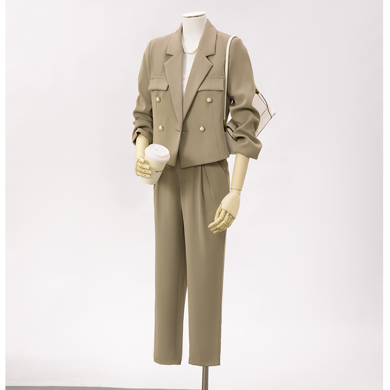 Fashion Korean version short suit for women 2025 early autumn new style simple and capable temperament commuting short suit Fashion Korean version short suit for women 2025 early autumn new style simple and capable temperament commuting short suit