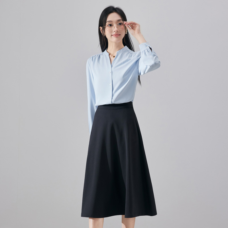 Fashionable and minimalist V-neck shirt, women's 2025 early autumn new design, niche temperament, versatile commuting shirt Fashionable and minimalist V-neck shirt, women's 2025 early autumn new design, niche temperament, versatile commuting shirt