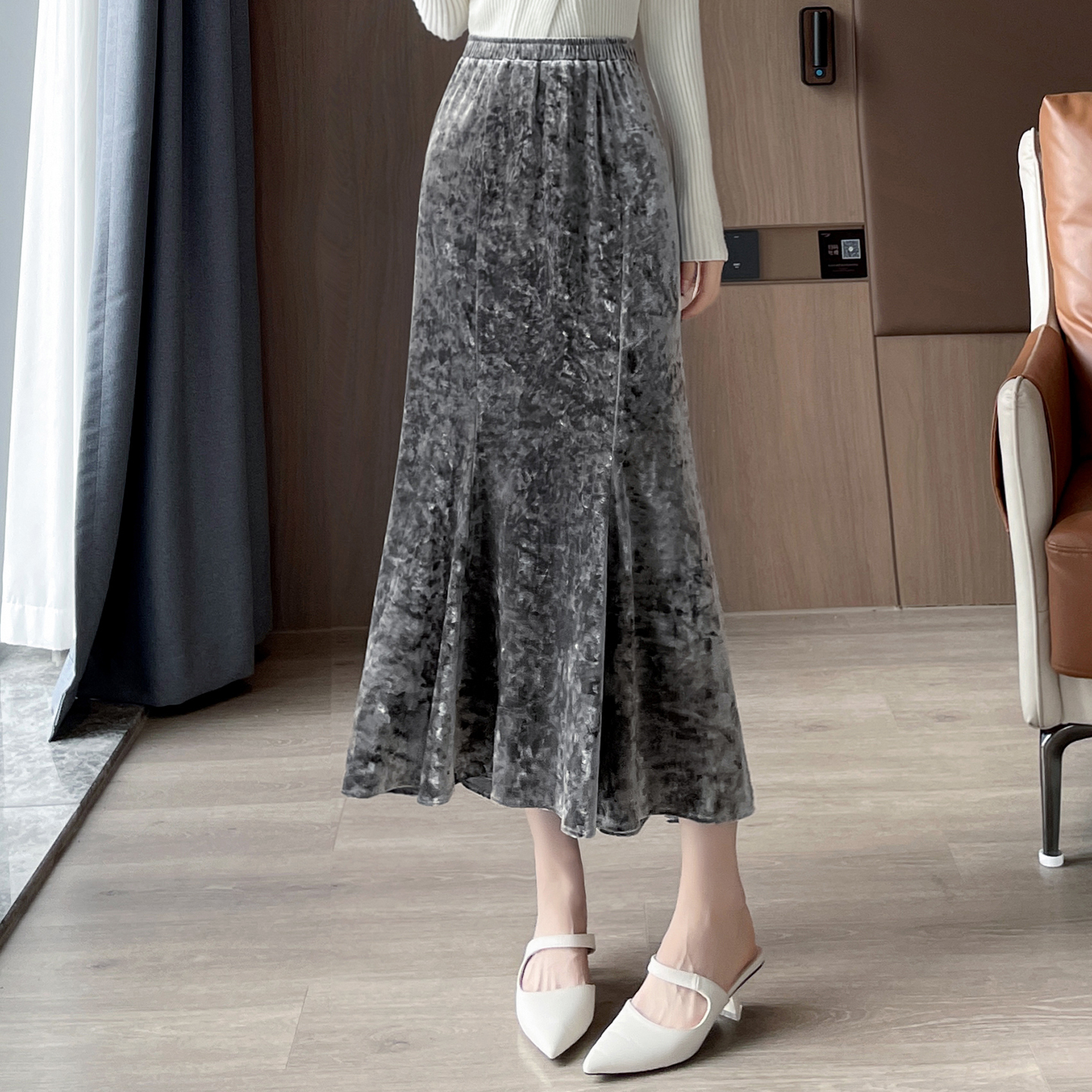 Fat mm plus size high waist, wrapped buttocks, fishtail skirt, autumn and winter golden velvet flower bottle skirt, half body skirt, light luxury, high-end feeling, mid length skirt