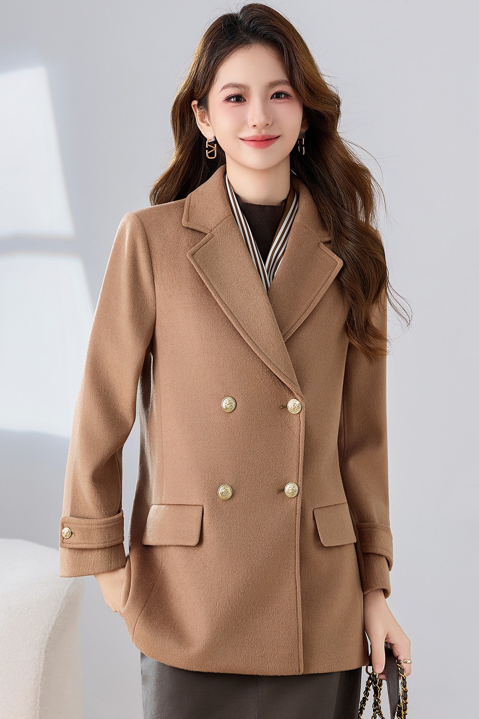 High end double breasted suit jacket for women, 2025 early autumn new style, simple and capable temperament, goddess style commuting suit High end double breasted suit jacket for women, 2025 early autumn new style, simple and capable temperament, goddess style commuting suit