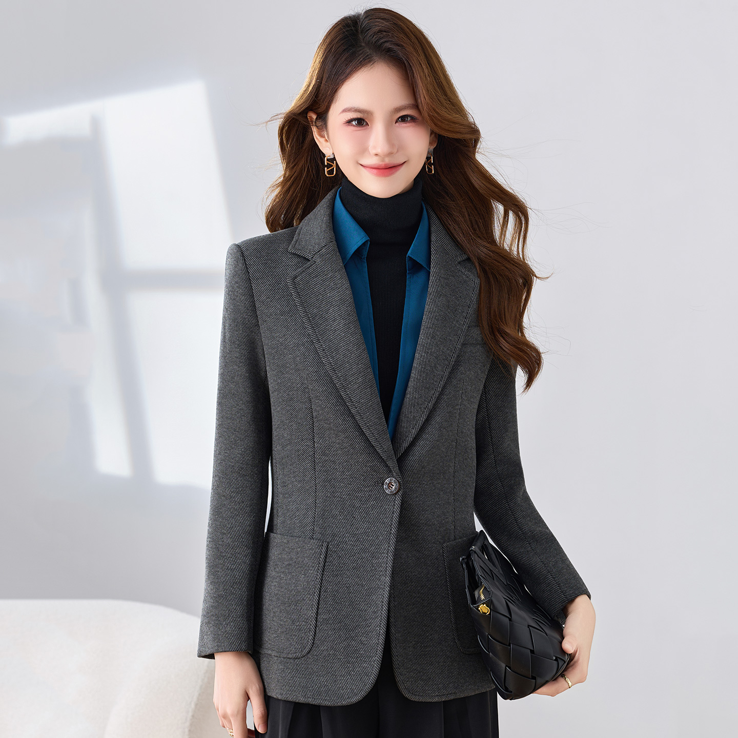 Slim fit one button suit jacket for women in the autumn of 2025, fashionable, simple and capable temperament, goddess style small suit
