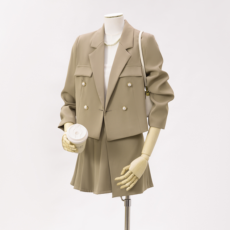 Fashion Korean version short suit for women 2025 early autumn new style simple and capable temperament commuting short suit Fashion Korean version short suit for women 2025 early autumn new style simple and capable temperament commuting short suit