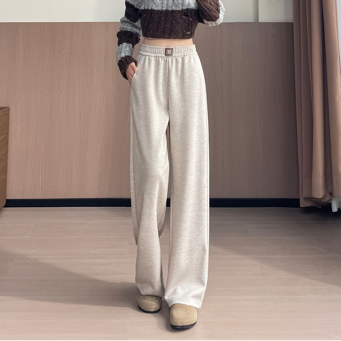 Black narrow leg wide leg pants for women in autumn, with a petite temperament and a high waisted, drooping feeling. Loose and slimming casual pants Black narrow leg wide leg pants for women in autumn, with a petite temperament and a high waisted, drooping feeling. Loose and slimming casual pants