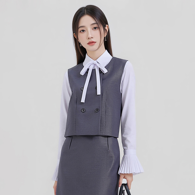 Short and petite gray vest dress set for women in autumn 2025, with a stylish and elegant design and sleeveless vest