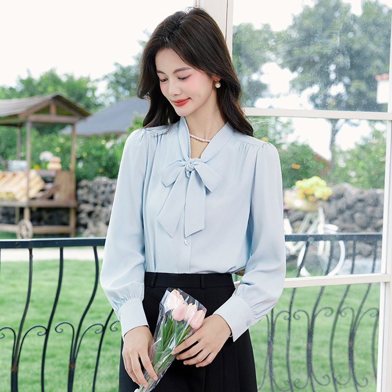 Design sense, niche temperament, lace up shirt, women's 2025 early autumn new style, fashionable, simple, casual, versatile shirt