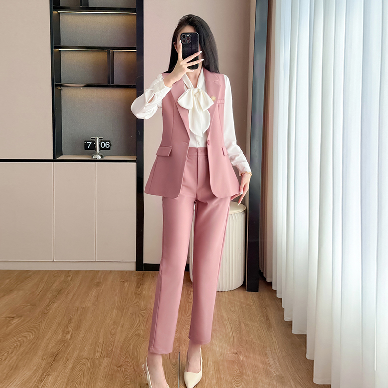 Leisure commuting pink vest set for women's 2025 autumn outfit, new fashionable and simple temperament, goddess style sleeveless vest Leisure commuting pink vest set for women's 2025 autumn outfit, new fashionable and simple temperament, goddess style sleeveless vest