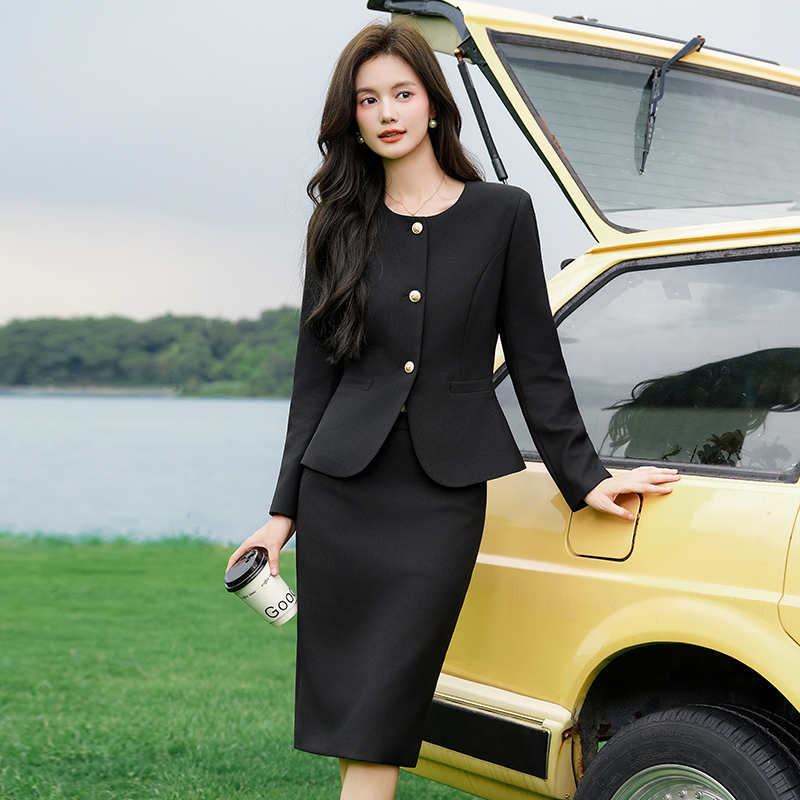 Ladies' temperament, black short jacket, women's 2025 early autumn new fashionable and simple OL casual small fragrant style suit set