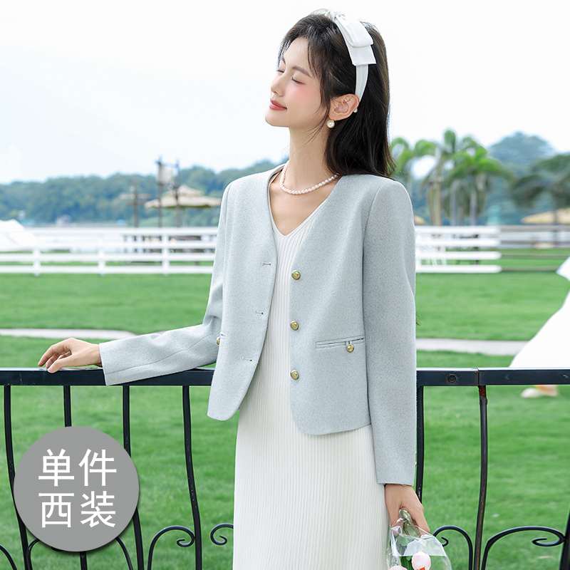 Socialite temperament, small stature, V-neck short jacket, women's early autumn new style, fashionable, western-style, casual, versatile, small fragrant style top Socialite temperament, small stature, V-neck short jacket, women's early autumn new style, fashionable, western-style, casual, versatile, small fragrant style top