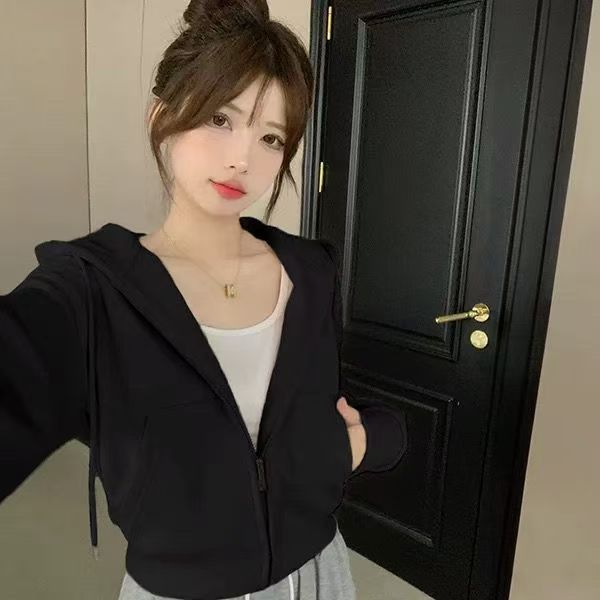 Short zipper hooded sweatshirt for women in early autumn 2025, new small and fashionable style, simple temperament, casual versatile jacket Short zipper hooded sweatshirt for women in early autumn 2025, new small and fashionable style, simple temperament, casual versatile jacket