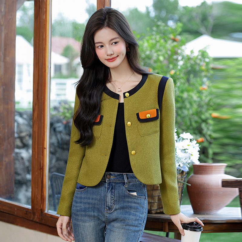 Xiaoxiangfeng Short Coat Women's 2025 Early Autumn Fashion Korean Style Goddess Style Small Top Skirt Set