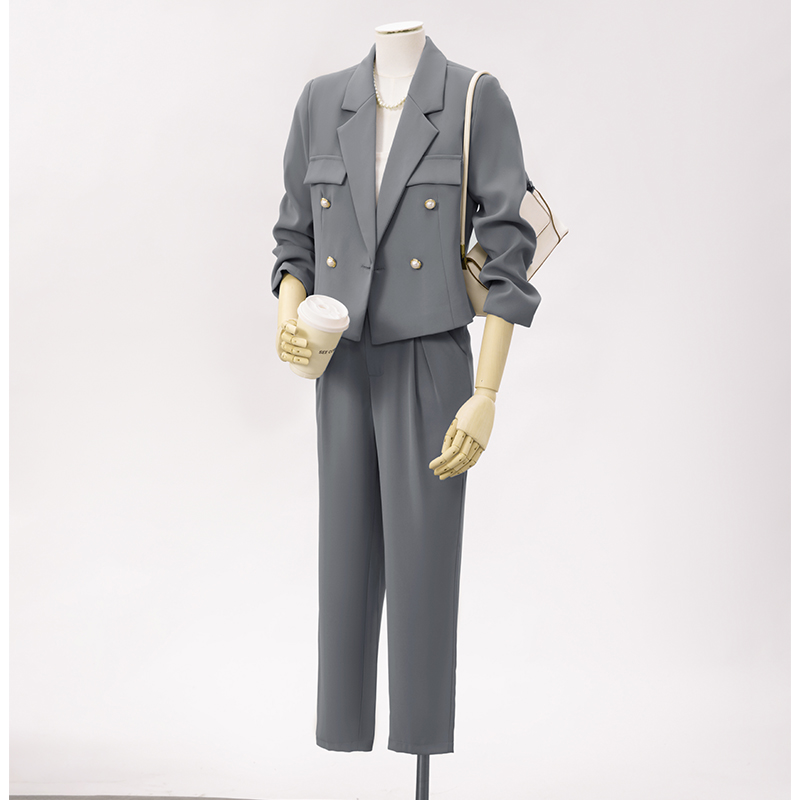 Fashion Korean version short suit for women 2025 early autumn new style simple and capable temperament commuting short suit Fashion Korean version short suit for women 2025 early autumn new style simple and capable temperament commuting short suit