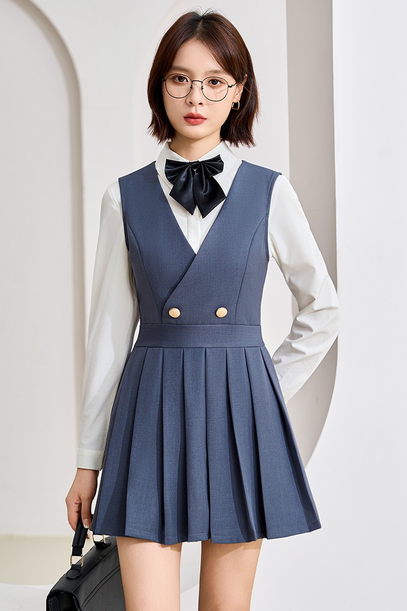 College style commuting versatile sleeveless vest dress for women, 2025 early autumn new design, niche temperament, V-neck skirt College style commuting versatile sleeveless vest dress for women, 2025 early autumn new design, niche temperament, V-neck skirt