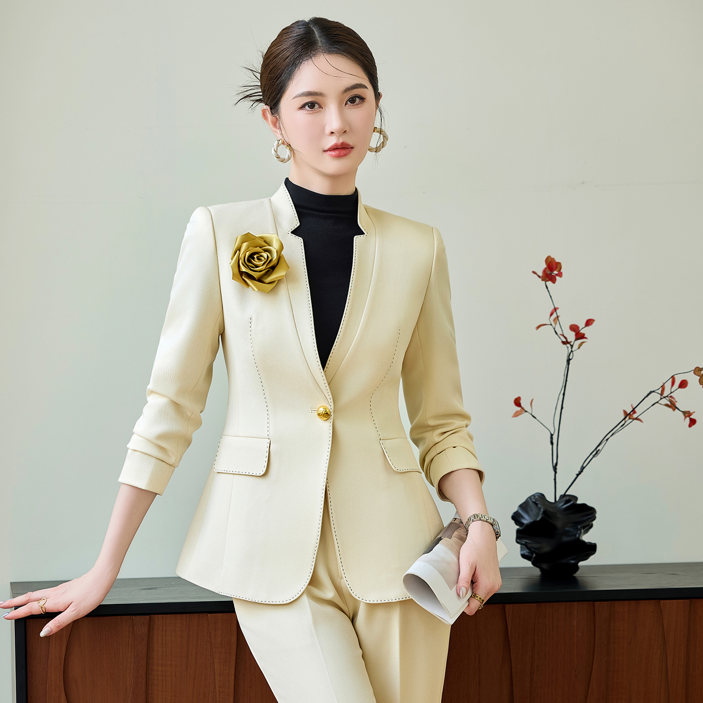 2025 temperament high-end collarless suit for women in autumn, slim fit and slimming, one button commuting formal suit, professional suit