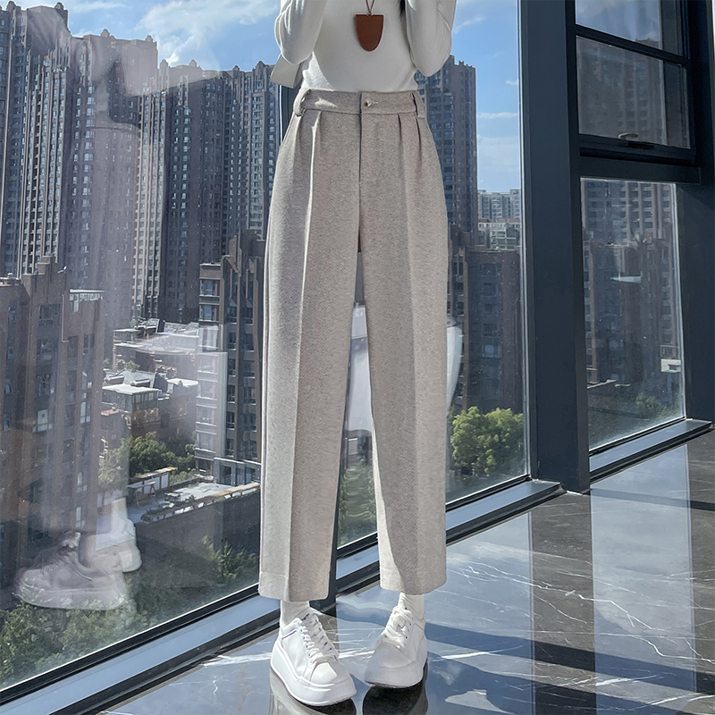 Short 9-inch pants for women in autumn and winter 2025, fashionable and simple temperament, casual and versatile temperament, woolen fabric, small foot cigarette tube pants