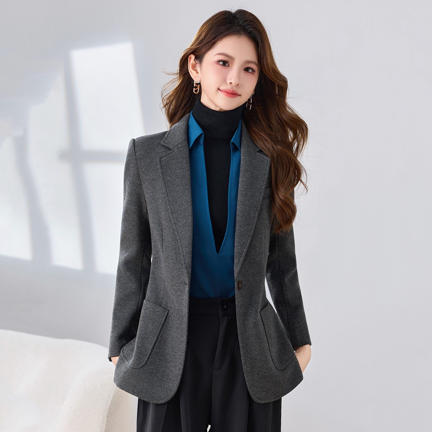 Slim fit one button suit jacket for women in the autumn of 2025, fashionable, simple and capable temperament, goddess style small suit Slim fit one button suit jacket for women in the autumn of 2025, fashionable, simple and capable temperament, goddess style small suit
