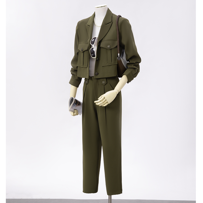 2025 autumn short suit set, women's unique design, niche temperament, goddess style commuting professional work clothes 2025 autumn short suit set, women's unique design, niche temperament, goddess style commuting professional work clothes