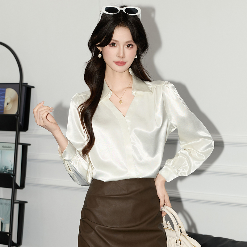 High end temperament V-neck shirt for women 2025 design sense, niche casual top, high-end sense, acetate satin shirt, autumn High end temperament V-neck shirt for women 2025 design sense, niche casual top, high-end sense, acetate satin shirt, autumn