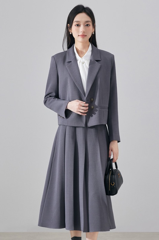 Short style suit for women in early autumn 2025, fashionable and simple temperament, goddess style commuting professional long sleeved suit Short style suit for women in early autumn 2025, fashionable and simple temperament, goddess style commuting professional long sleeved suit