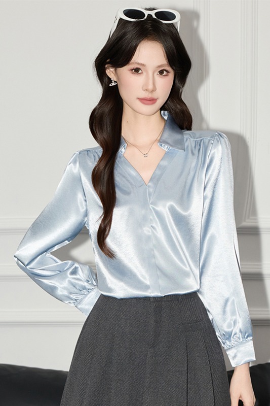 High end temperament V-neck shirt for women 2025 design sense, niche casual top, high-end sense, acetate satin shirt, autumn High end temperament V-neck shirt for women 2025 design sense, niche casual top, high-end sense, acetate satin shirt, autumn