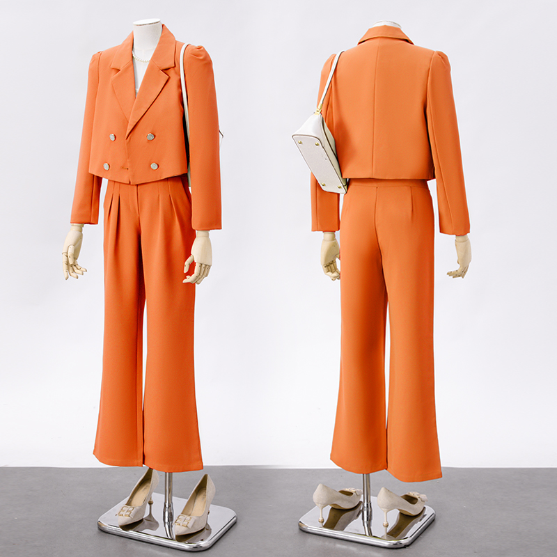 Small double breasted suit set for women in early autumn 2025, fashionable and minimalist design, niche temperament suit Small double breasted suit set for women in early autumn 2025, fashionable and minimalist design, niche temperament suit