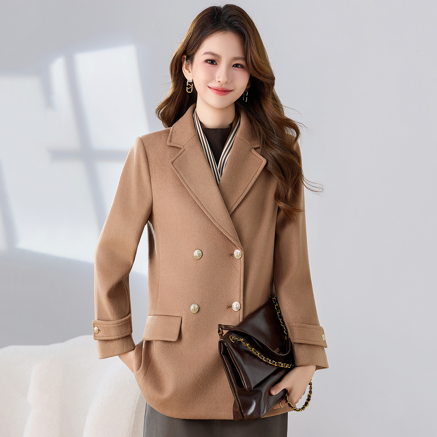 High end double breasted suit jacket for women, 2025 early autumn new style, simple and capable temperament, goddess style commuting suit High end double breasted suit jacket for women, 2025 early autumn new style, simple and capable temperament, goddess style commuting suit