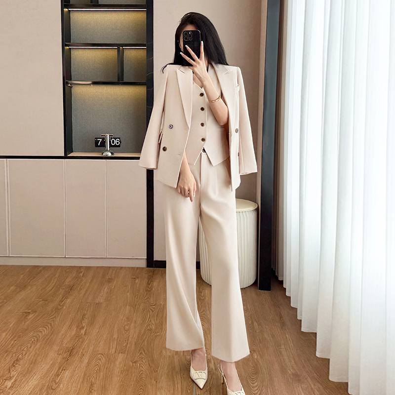 Apricot colored suit, vest, pants, three piece set, professional women's clothing, 2025 autumn new design, high-end commuting formal wear