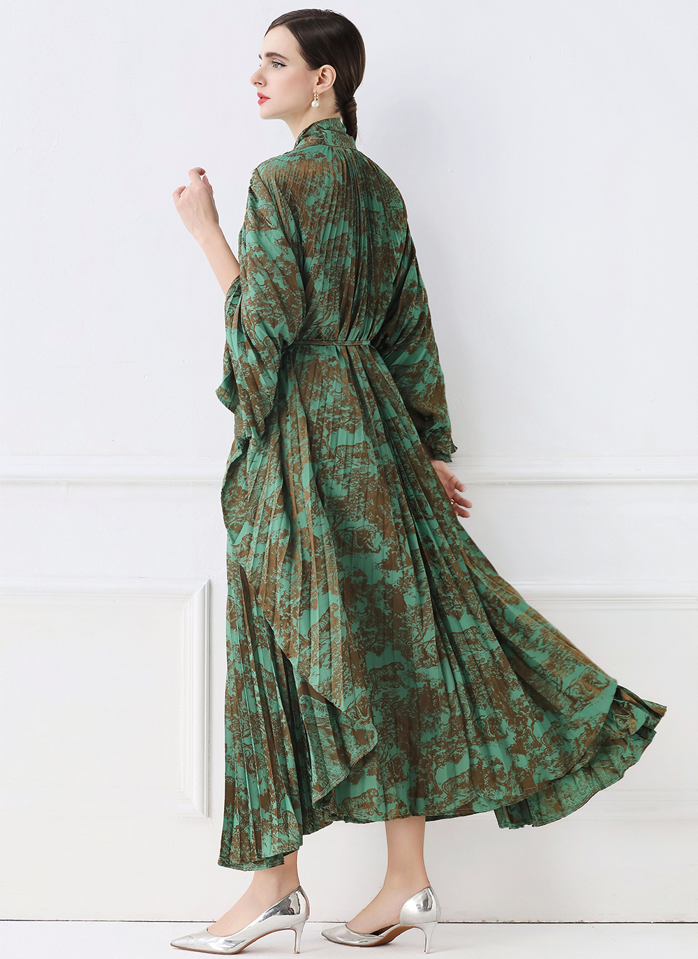 Real time shooting of European and American fashionable pleated round style large swing gold printed dress Real time shooting of European and American fashionable pleated round style large swing gold printed dress