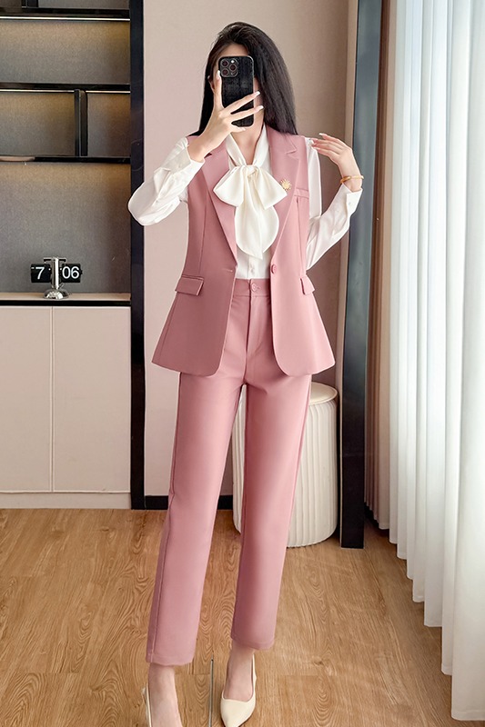 Leisure commuting pink vest set for women's 2025 autumn outfit, new fashionable and simple temperament, goddess style sleeveless vest Leisure commuting pink vest set for women's 2025 autumn outfit, new fashionable and simple temperament, goddess style sleeveless vest