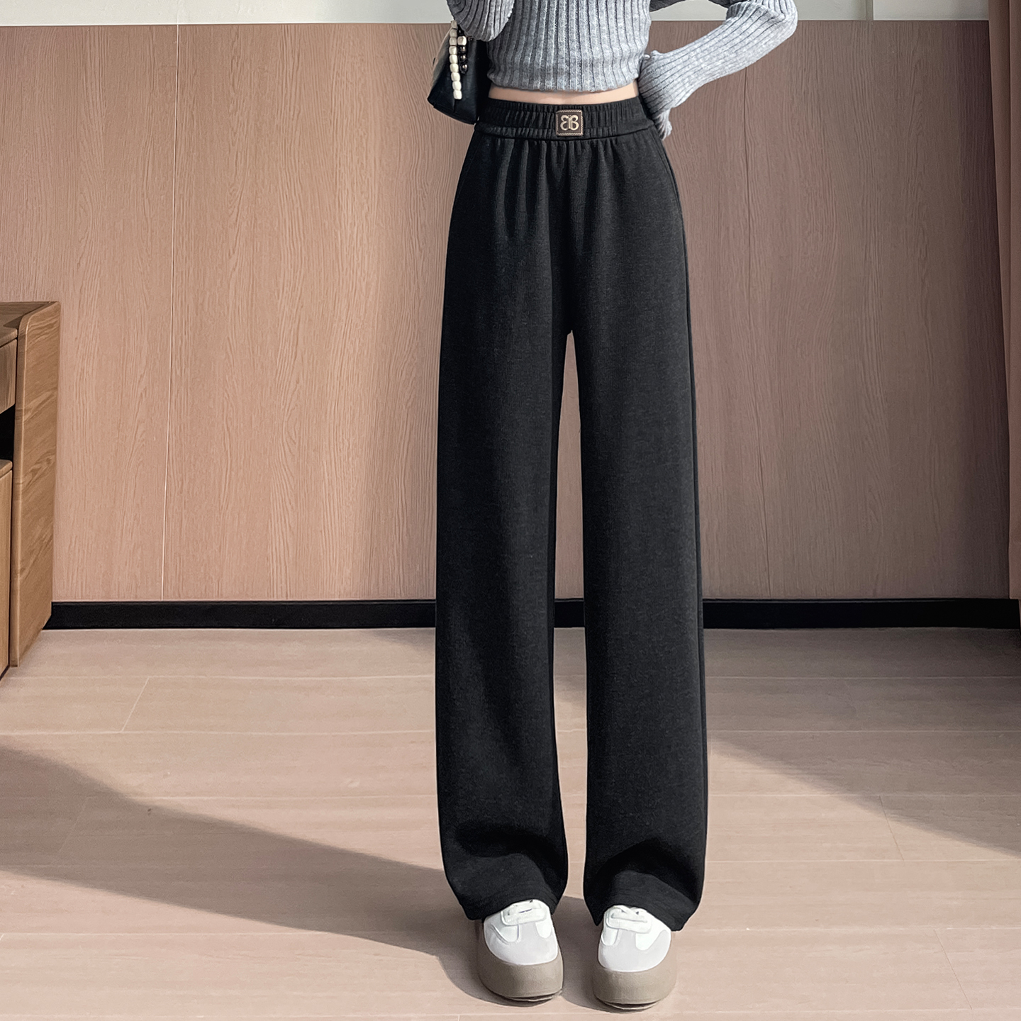 Black narrow leg wide leg pants for women in autumn, with a petite temperament and a high waisted, drooping feeling. Loose and slimming casual pants