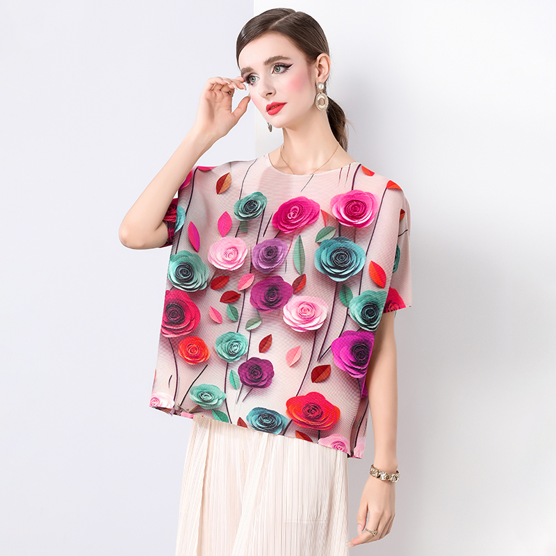 Miyake's new pleated versatile T-shirt with a simple and age reducing rose print, loose and comfortable top for women Miyake's new pleated versatile T-shirt with a simple and age reducing rose print, loose and comfortable top for women