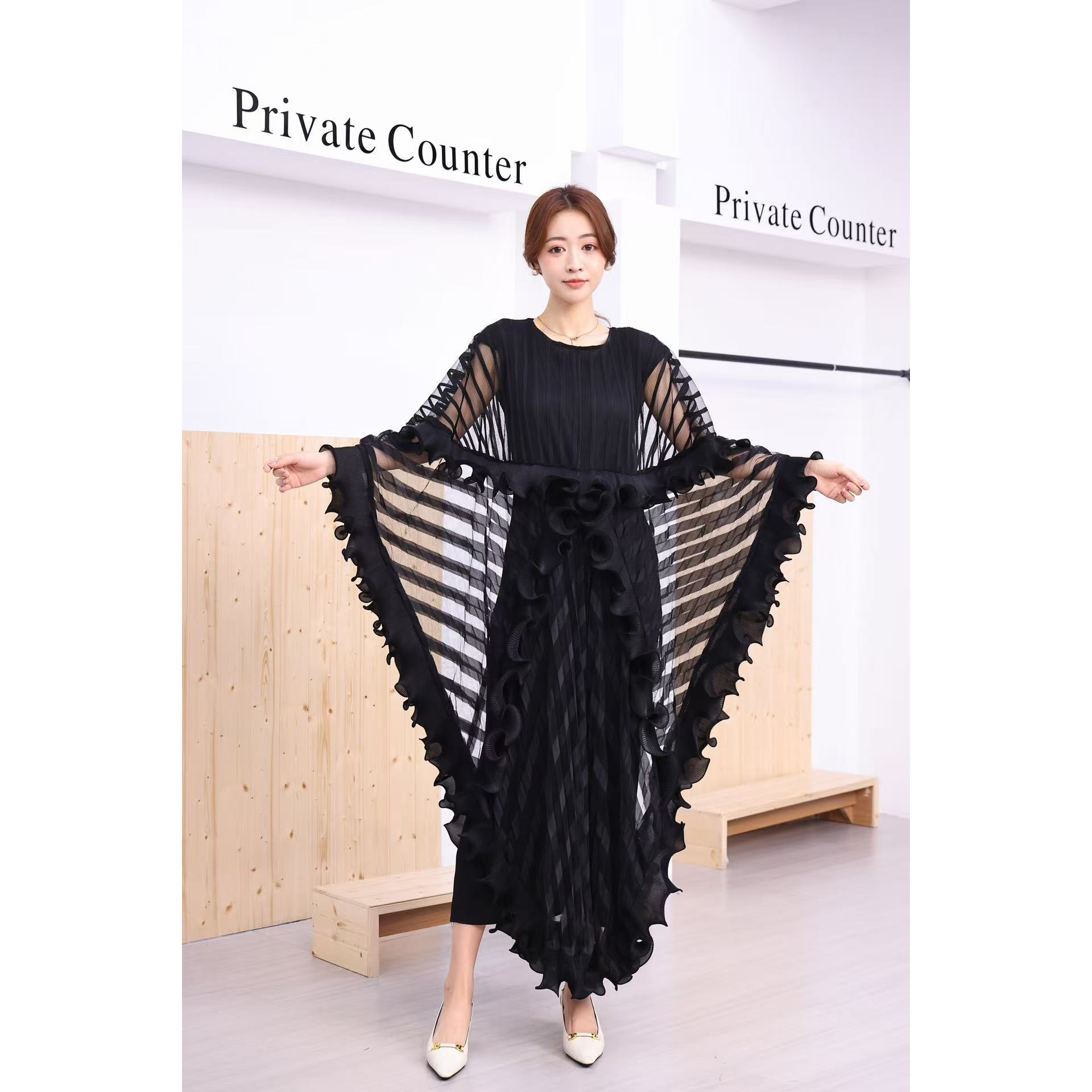 Sanzhai Foreign Trade Secret Edge Mushroom Edge Mesh Fake Two Irregular Design Fold Dress Large Women's Wear Sanzhai Foreign Trade Secret Edge Mushroom Edge Mesh Fake Two Irregular Design Fold Dress Large Women's Wear