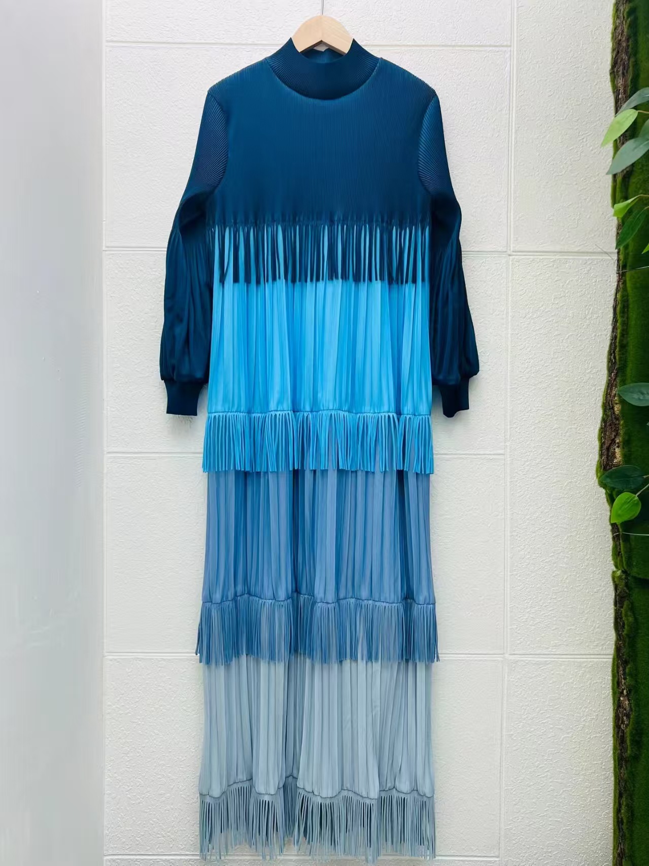 Miyake Europe and America Cross border Color blocked Heavy Industry Large Sized Tassel Splicing Wrinkle Dress Design Feel Loose New High End Customization Miyake Europe and America Cross border Color blocked Heavy Industry Large Sized Tassel Splicing Wrinkle Dress Design Feel Loose New High End Customization