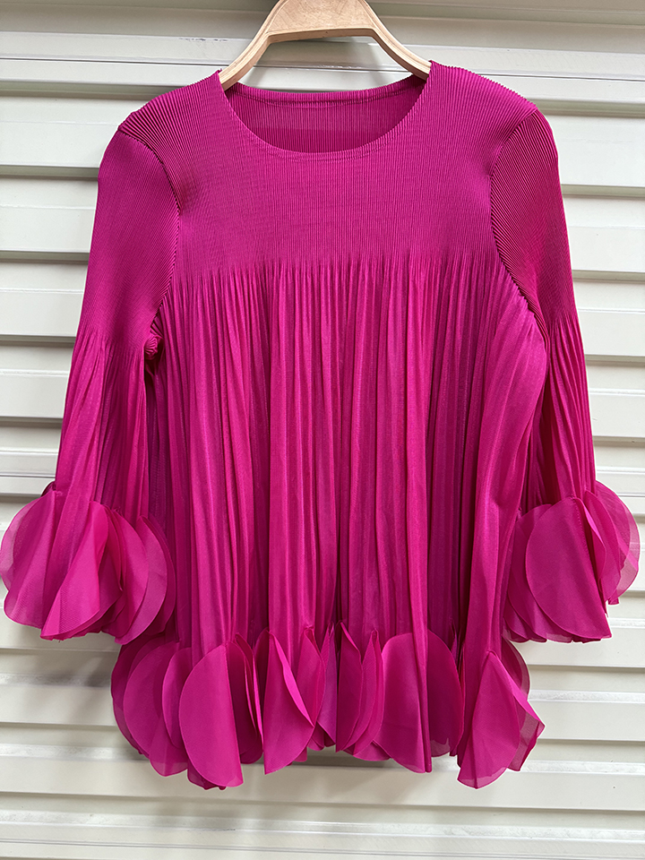 Miyake design with ruffled edges, loose pleated top, temperament for commuting, 9-inch sleeves, western-style T-shirt for women, Korean version, new style Miyake design with ruffled edges, loose pleated top, temperament for commuting, 9-inch sleeves, western-style T-shirt for women, Korean version, new style