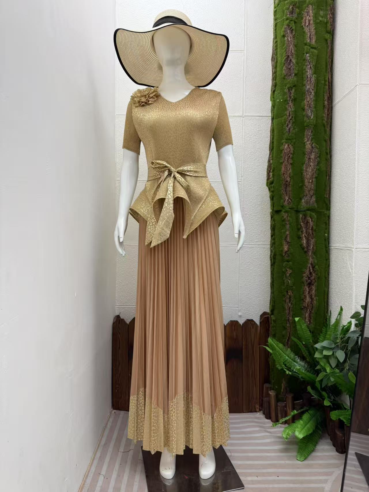 Gilded pleated irregular design with three-dimensional decorative plate flower top, Miyake pleated versatile half skirt, women's set skirt Gilded pleated irregular design with three-dimensional decorative plate flower top, Miyake pleated versatile half skirt, women's set skirt