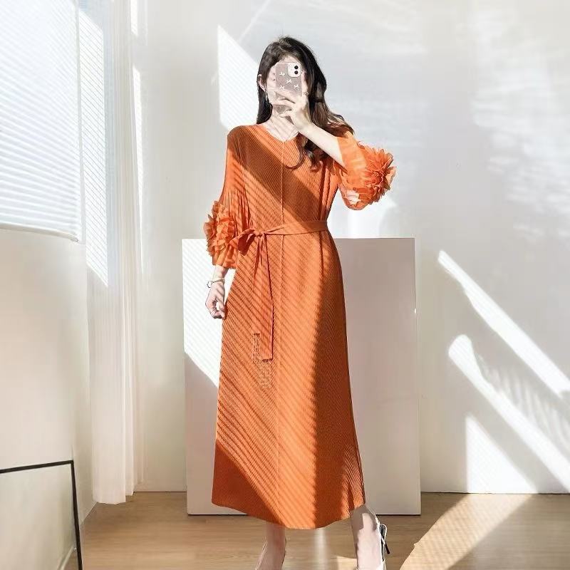 Miyake 2025 New Cross border Western Style Belt with Three Dimensional Flower Horn Sleeve Fish Scale Dragon Scale Folded Long Dress for Women Miyake 2025 New Cross border Western Style Belt with Three Dimensional Flower Horn Sleeve Fish Scale Dragon Scale Folded Long Dress for Women