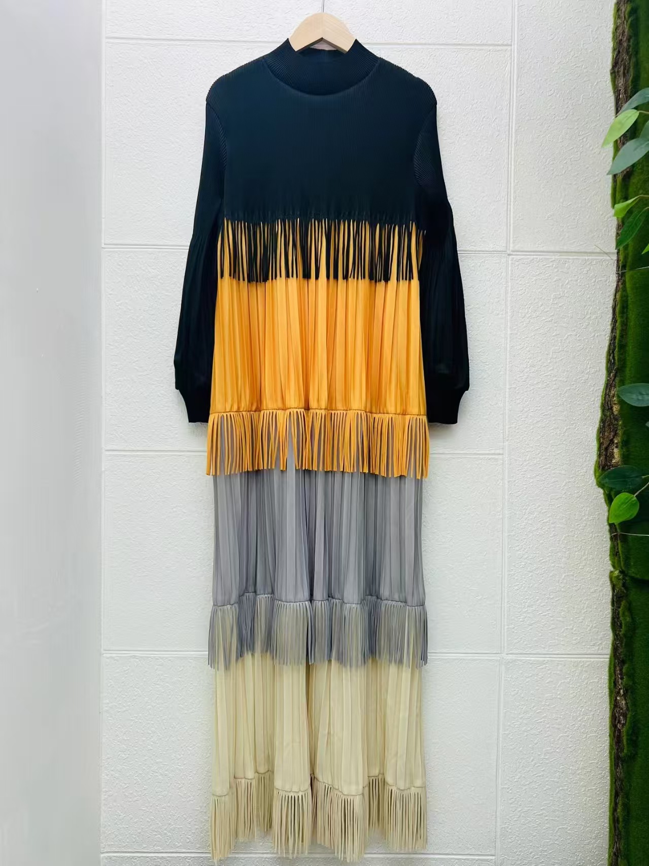 Miyake Europe and America Cross border Color blocked Heavy Industry Large Sized Tassel Splicing Wrinkle Dress Design Feel Loose New High End Customization Miyake Europe and America Cross border Color blocked Heavy Industry Large Sized Tassel Splicing Wrinkle Dress Design Feel Loose New High End Customization