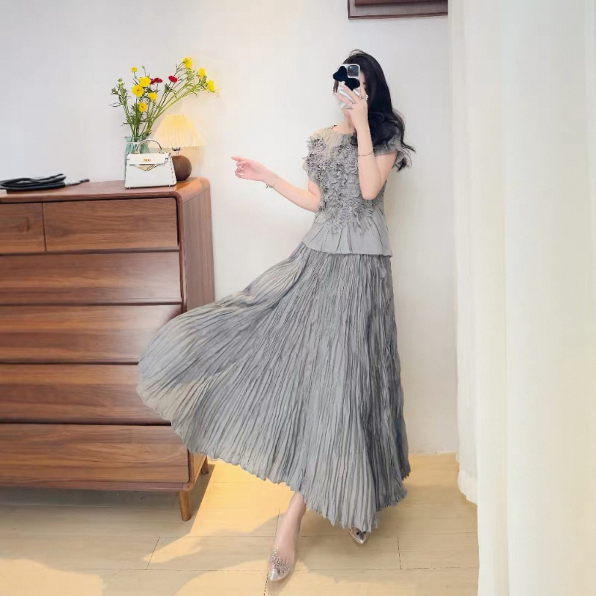 Cross border 2025 summer three bedroom pleated T-shirt short sleeved handmade three-dimensional floral set fashionable big swing skirt for women Cross border 2025 summer three bedroom pleated T-shirt short sleeved handmade three-dimensional floral set fashionable big swing skirt for women