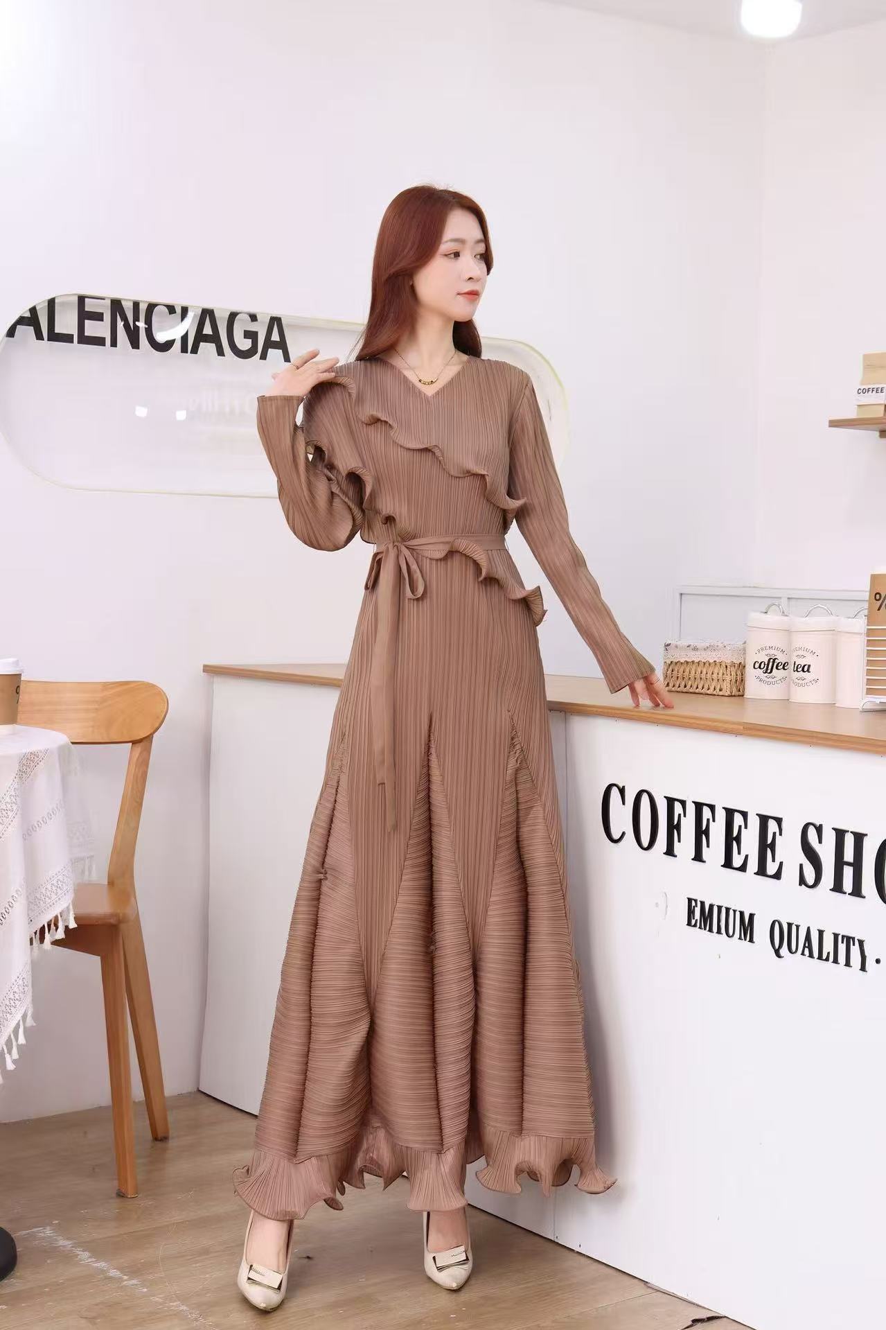 European and American cross-border three house mushroom edge heavy industry pleated long sleeved tied dress looks slim and high-end floral bud skirt long skirt European and American cross-border three house mushroom edge heavy industry pleated long sleeved tied dress looks slim and high-end floral bud skirt long skirt